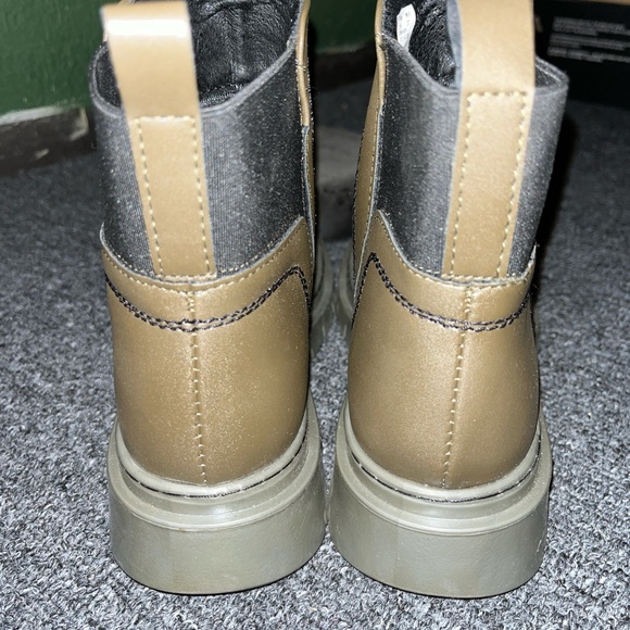 Green leather Chelsea boots with a punk vibe #grunge - Picture 5 of 6